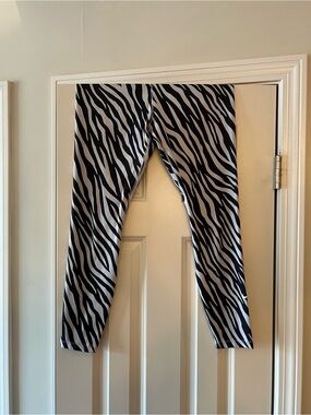 Nike Zebra Print Leggings - Black & White